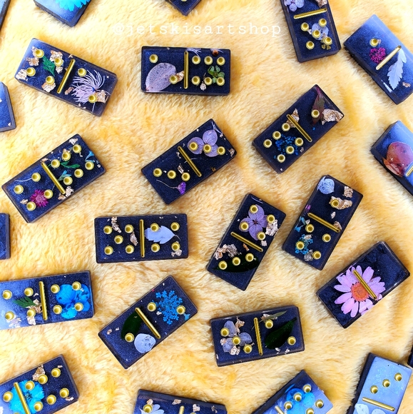 Dominos - Picture 1 of 1